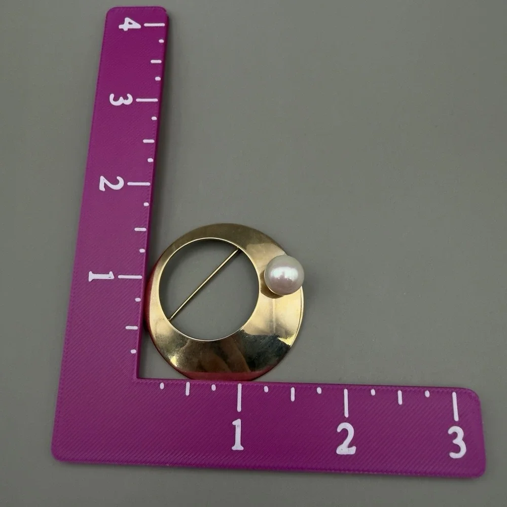 Vintage Sarah Coventry Gold Tone Open Circle Faux Pearl Brooch Pin Modernist